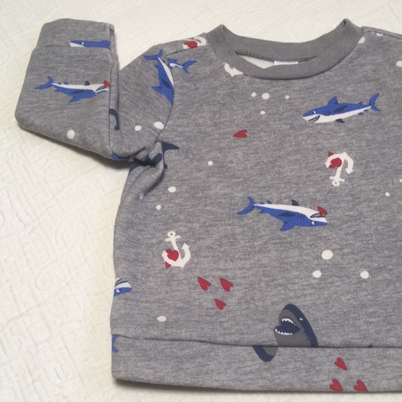 6-12m (4/$20) Shark-Themed Sweatshirt by Old Navy - Picture 3 of 6